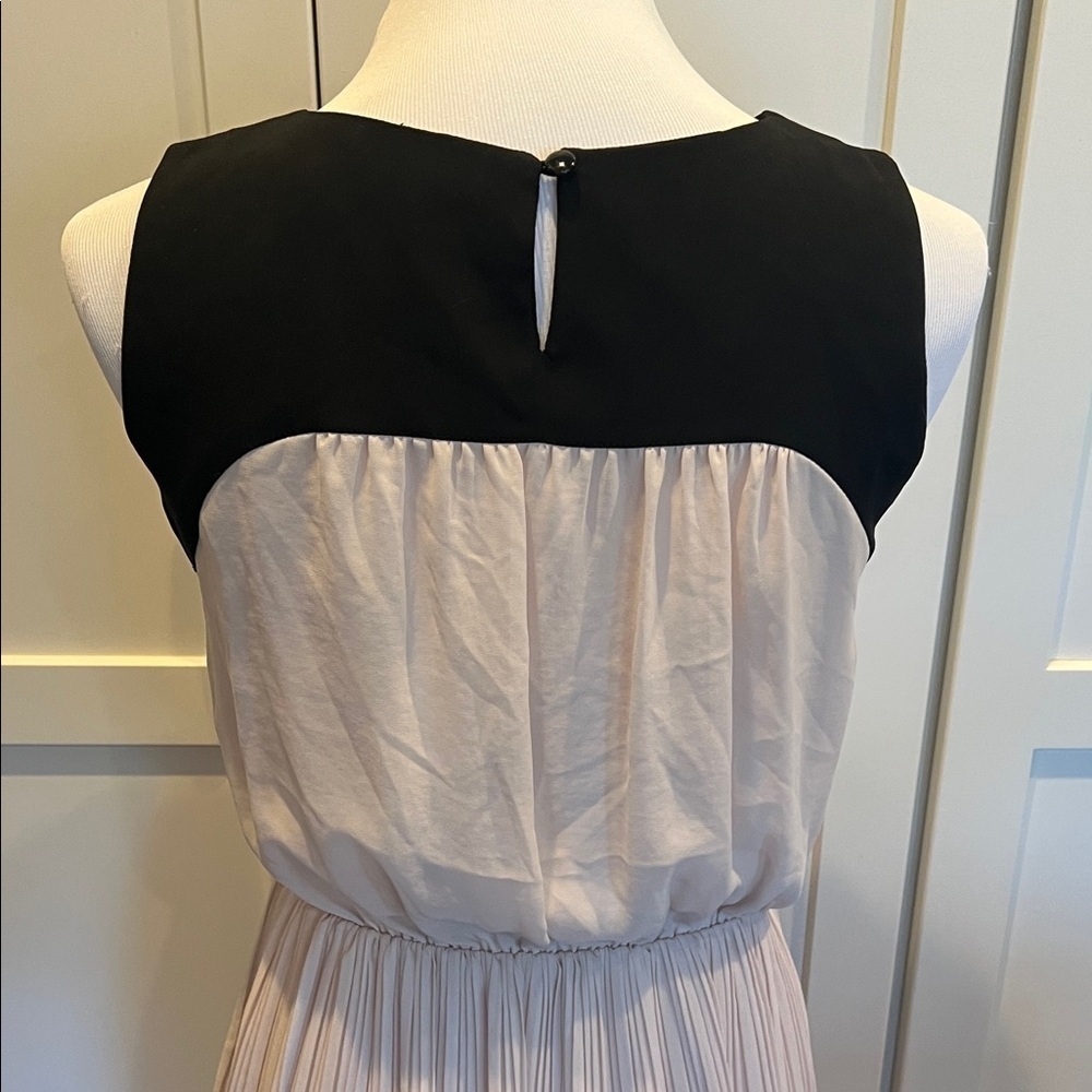 Urban Outfitters Black and Cream Pleated Dress Size 6 - Picture 8 of 10